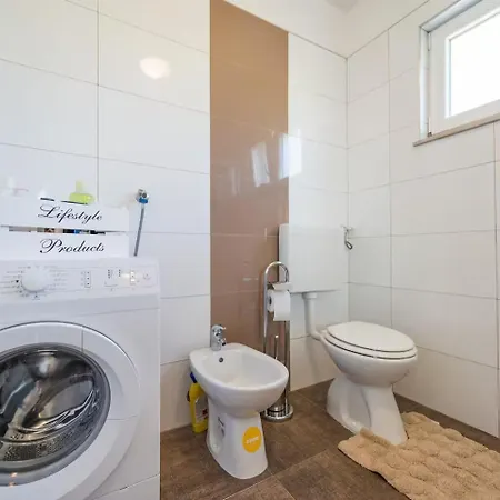 بيت للعطل Family Friendly House With A Swimming Pool Zemunik Gornji, Zadar - 27166 *